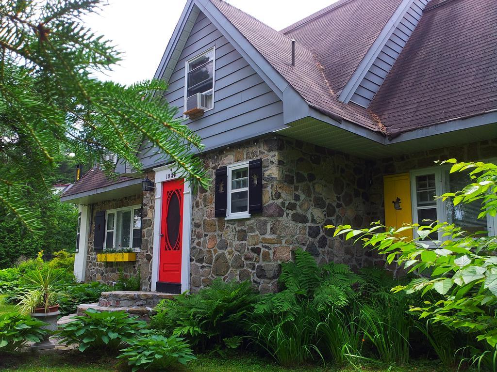 Auberge Bonne Nuit-Bonjour Sainte-Adele Exterior photo